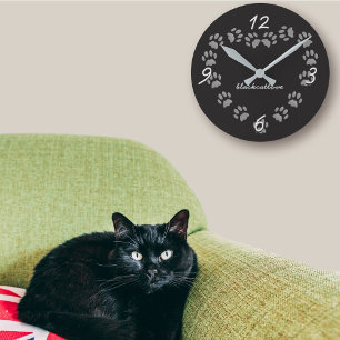 Schwarze Katzentatzen-Herz-Personalisierte Wanduhr
