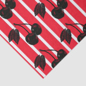 Schwarze Kirschen auf Rot und Weiß gestreift Seidenpapier (Detail)