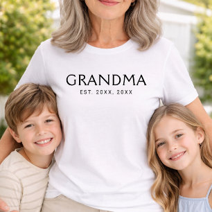 Schwarze klassische Typografie Established Oma T-Shirt