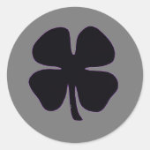 Schwarze Klee graue, runde kleine Aufkleber (Vorderseite)