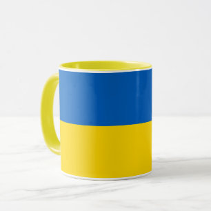 Schwarze kombinierte Tasse mit Flagge von Ukraine