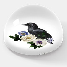 Schwarze Krähe mit Blumen