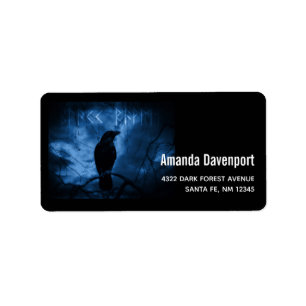 Schwarze Krähe mit Runen im dunklen Gotik-Stil Adressaufkleber