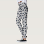 Schwarze Krähen Vögel Grau Gemustert Leggings<br><div class="desc">Diese gemusterten Leggings sind perfekt für Vogelliebhaber. Sie zeichnen sich durch realistische Stilbilder von Krähen im dunkelkohlegrauen Set vor einem gesprenkelten hellgrauen Hintergrund aus.</div>