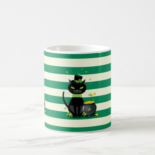 Schwarze Krawatte mit Bug und Hut mit grünem Kleeb Kaffeetasse (Mittel)