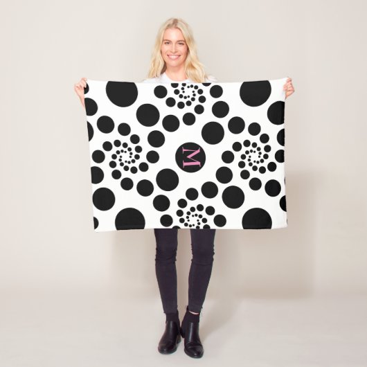Schwarze Kreise und Punkte mit Monogramm Fleecedecke (Beispiel)