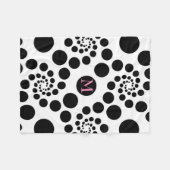 Schwarze Kreise und Punkte mit Monogramm Fleecedecke (Vorderseite (Horizontal))