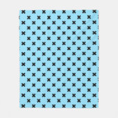 Schwarze Kreuzstiche auf Babyblau Fleecedecke (Vorderseite)