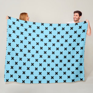 Schwarze Kreuzstiche auf Babyblau Fleecedecke