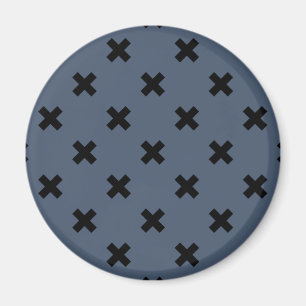 Schwarze Kreuzstiche auf blau-grau Magnet