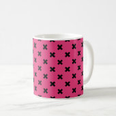 Schwarze Kreuzstiche auf Fuchsia Kaffeetasse (VorderseiteRechts)