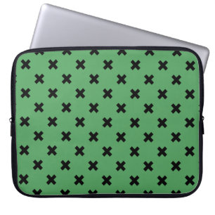 Schwarze Kreuzstiche auf grün Laptopschutzhülle