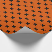 Schwarze Kreuzstiche auf Orange Geschenkpapier (Ecke)