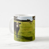 Schwarze Kuh mit weißem Gesicht und Mohawk, Kaffeetasse (Vorderseite Links)