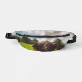 Schwarze Kuh Weide grünes Feld Sonnenlicht Bauchtasche (Vorderseite)