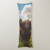 Schwarze Kuh Weide grünes Feld Sonnenlicht Seitenschläferkissen (Rückseite (Vertikal))