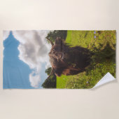 Schwarze Kuh Weide grünes Feld Sonnenlicht Strandtuch (Vorderseite)