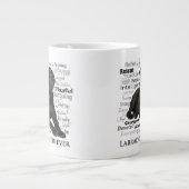 Schwarze Labrador-Merkmal-Tasse Jumbo-Tasse (Vorderseite)