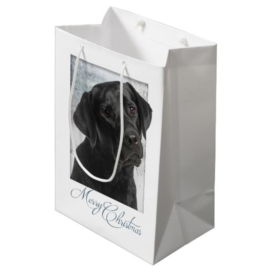Schwarze Labrador-Weihnachtsgeschenk-Tasche Mittlere Geschenktüte (Vorderseite Schrägansicht)