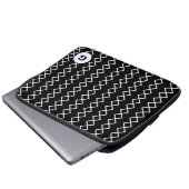 Schwarze Laptop-Hülle mit Monogramm-Muster Laptopschutzhülle (Vorne Knopf)