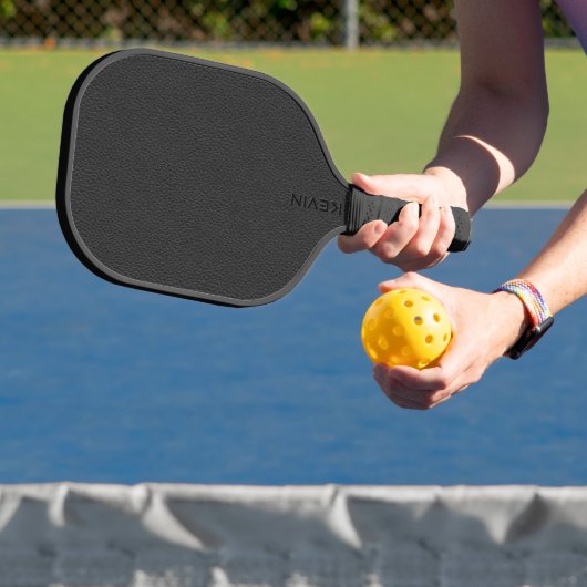 Schwarze Lederoptik personalisiertes Monogramm Pickleball Schläger (InSitu)