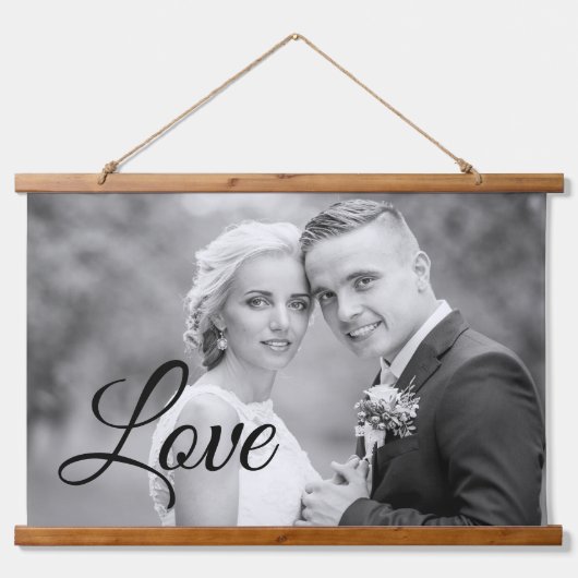 Schwarze Liebe Skript-Typografie Hochzeit-Foto Wandteppich Mit Holzrahmen (Vorne)