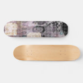 Schwarze lila Collage-Kunst auf Skateboard (Horizontal)