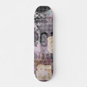 Schwarze lila Collage-Kunst auf Skateboard
