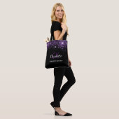 Schwarze lila Glitzer-Monogramm-Staubpartikel Tasche (Am Model)