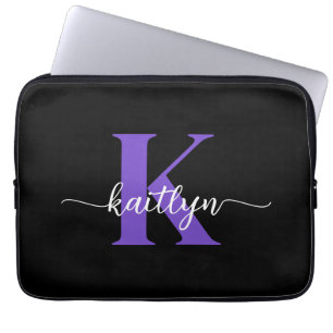 Schwarze lila Schrift Monogramm Laptopschutzhülle