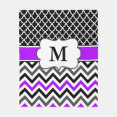 Schwarze lila Zickzack Monogramm-Decke Fleecedecke (Vorderseite)
