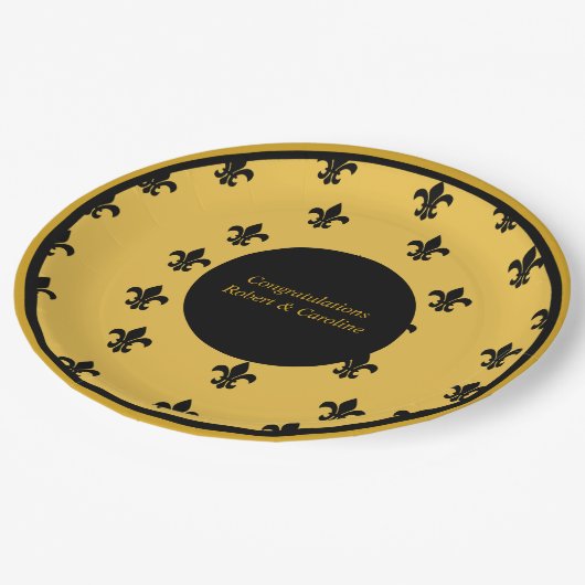 Schwarze Lilien im Gold-Hintergrund Pappteller (Schrägansicht)