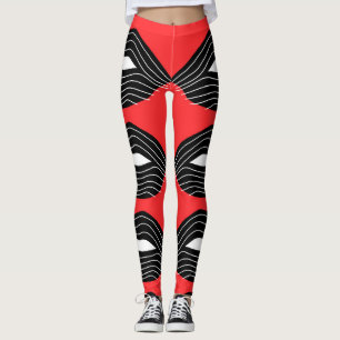 Schwarze Lippen auf roten Leggings