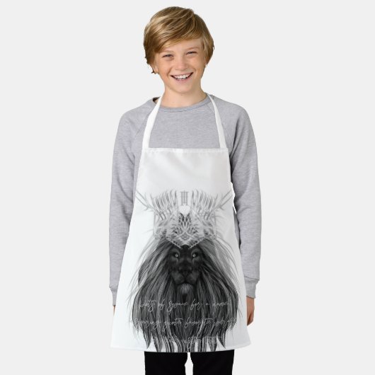 Schwarze Löwe mit Antlerkrone, Monogramm und Zitat Schürze (Getragen)