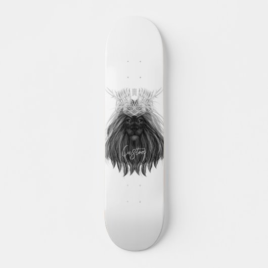 Schwarze Löwe mit Antlerkrone und Monogramm Skateboard (Vorne)