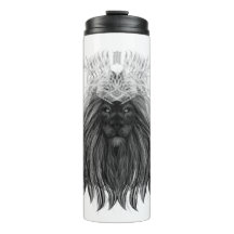 Schwarze Löwe mit Antlerkrone und Monogramm