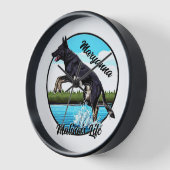 Schwarze Malinois im Wasser Uhr (Winkel)