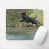 Schwarze Mausunterlage springendes des Labradors Mousepad (Mit Mouse)
