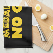 SCHWARZE MEDALLIONEN KEIN GOLD GESCHIRRTUCH (Viertel Falte)