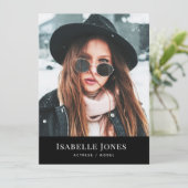 Schwarze Minimalistische Foto-Comp-Karte (Stehend Vorderseite)
