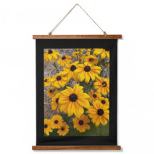 Schwarze Mit Augen Susan-Blume an der schwarzen Gr