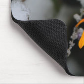 schwarze mit Augen Susan im ersten Schnee Mousepad (Ecke)