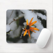 schwarze mit Augen Susan im ersten Schnee Mousepad (Mit Mouse)