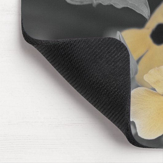 schwarze mit Augen Susan-Rebe Mousepad (Ecke)