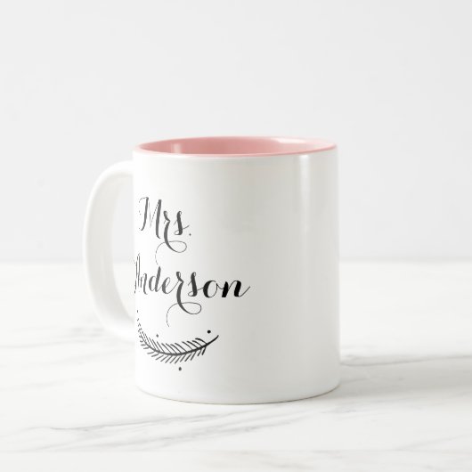 Schwarze moderne Kalligrafie Personalisierte Winte Zweifarbige Tasse (Vorderseite Links)