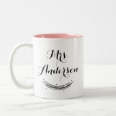Schwarze moderne Kalligrafie Personalisierte Winte Zweifarbige Tasse (Links)