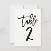 Schwarze moderne Schrift-Tabellennummer 2 im Trend Einladung (Rückseite)