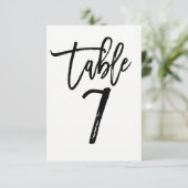 Schwarze moderne trendige Script-Tischnummer 7 Einladung (Stehend Vorderseite)