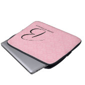 Schwarze Monogramm auf rosa Damaske Laptopschutzhülle (Vorne Knopf)