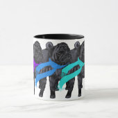 Schwarze Mops in Scarves Tasse (Zentrum)